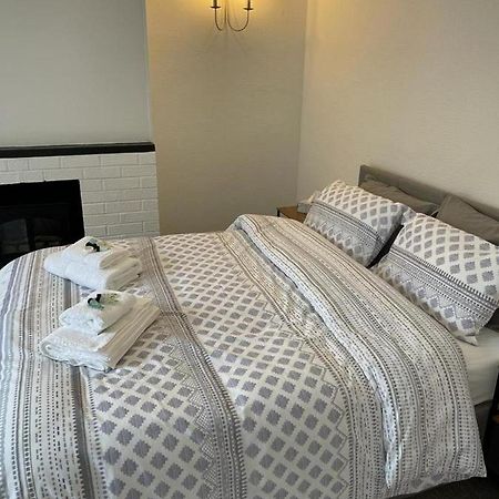 Impeccable 2-Bed Apartment In Eastbourne Bagian luar foto