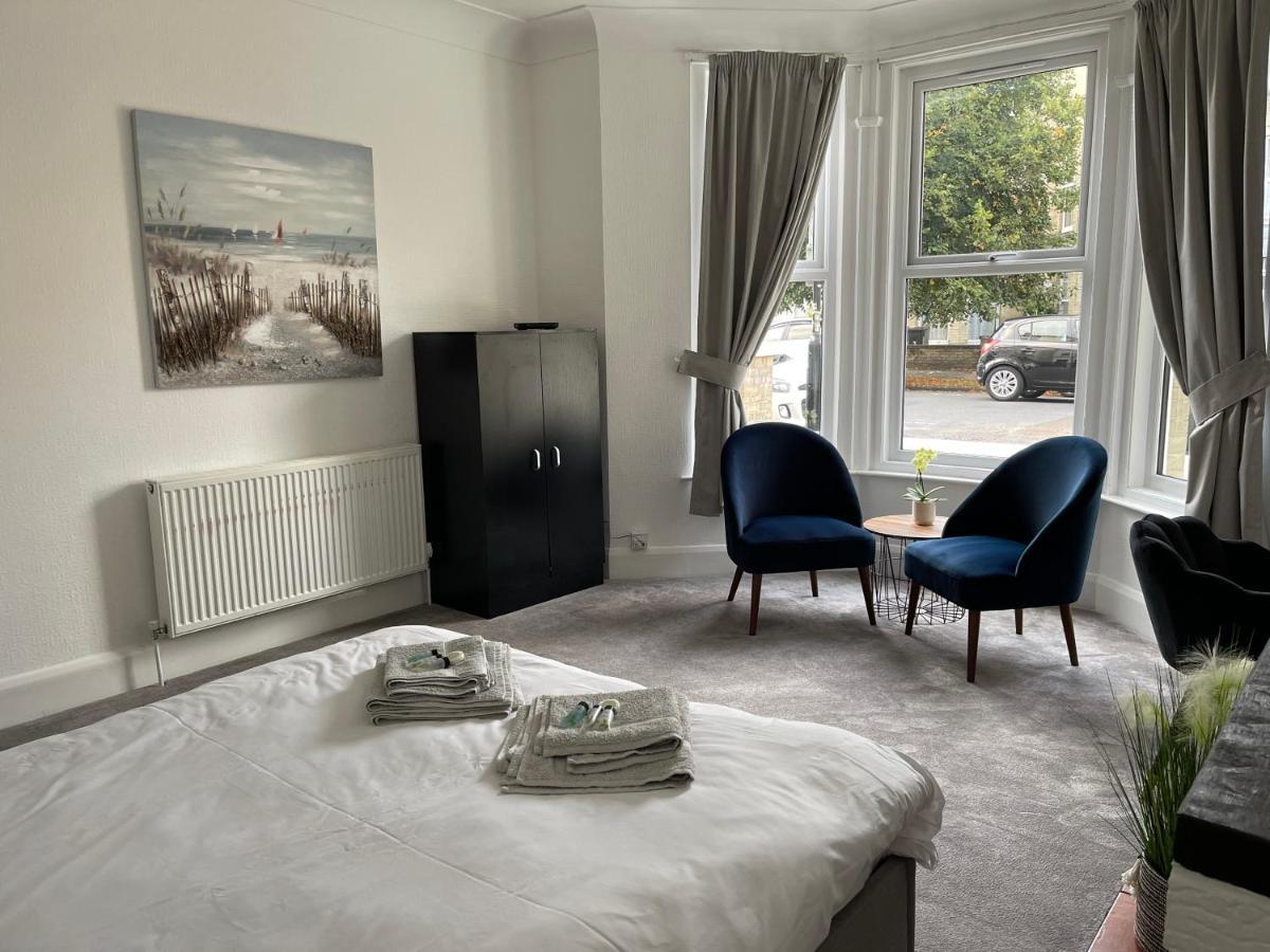 Impeccable 2-Bed Apartment In Eastbourne Bagian luar foto