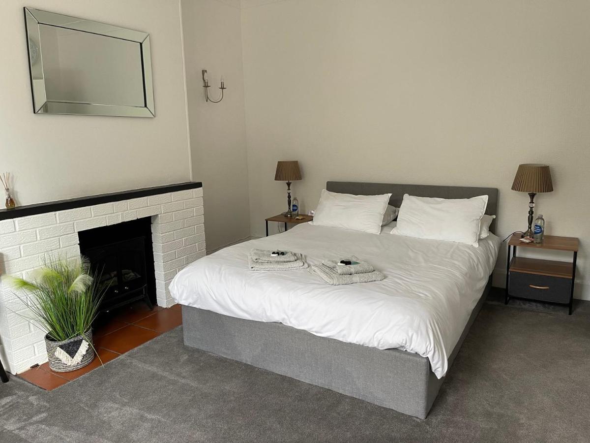 Impeccable 2-Bed Apartment In Eastbourne Bagian luar foto