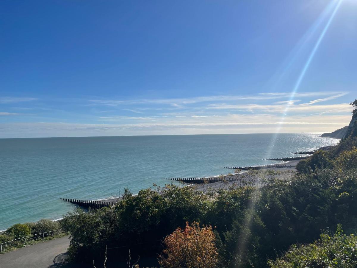 Impeccable 2-Bed Apartment In Eastbourne Bagian luar foto